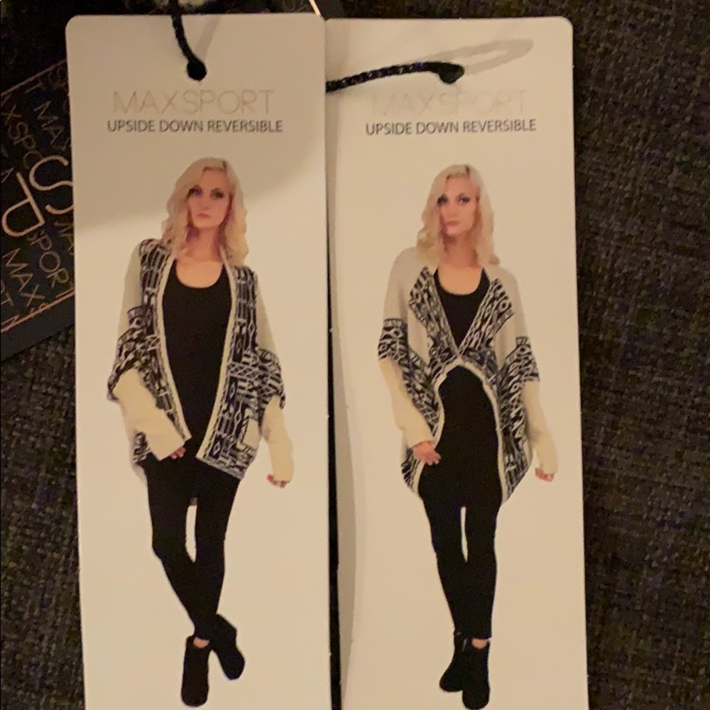 BCBG Upside down reversible sweater - Picture 5 of 5